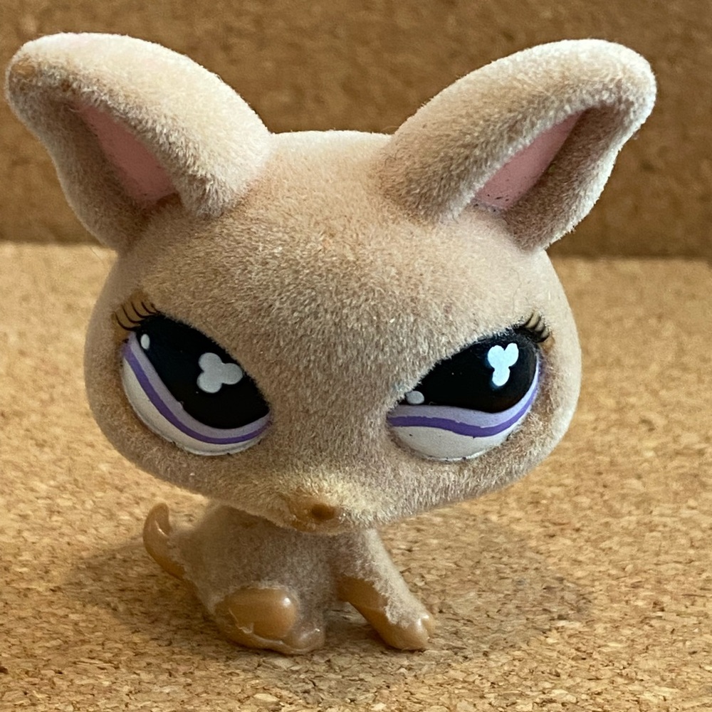 Hasbro Littlest Pet Shop LPS Chihuahua Fuzzy Flocked Purple Eyes Puppy Dog #461
